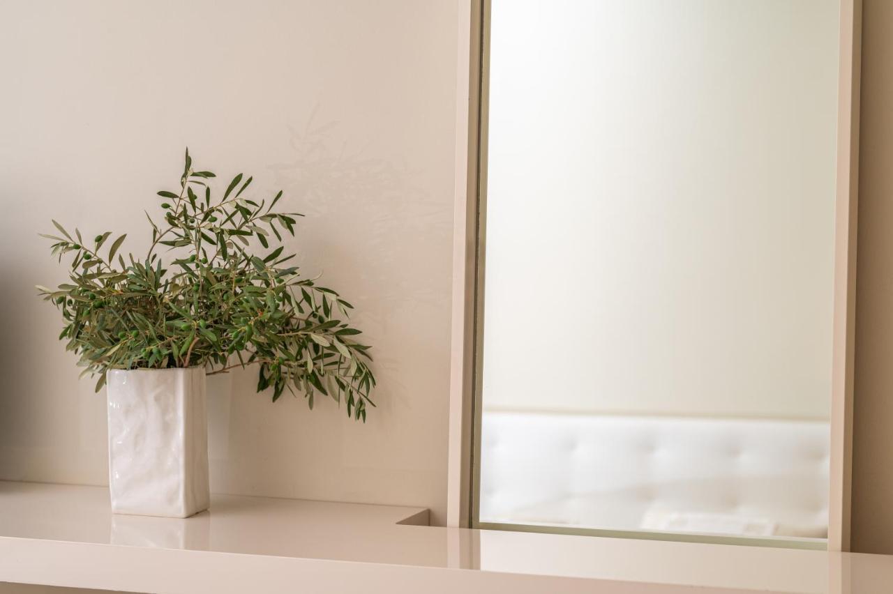 Ino Hotel & Suites Kalamion Bagian luar foto